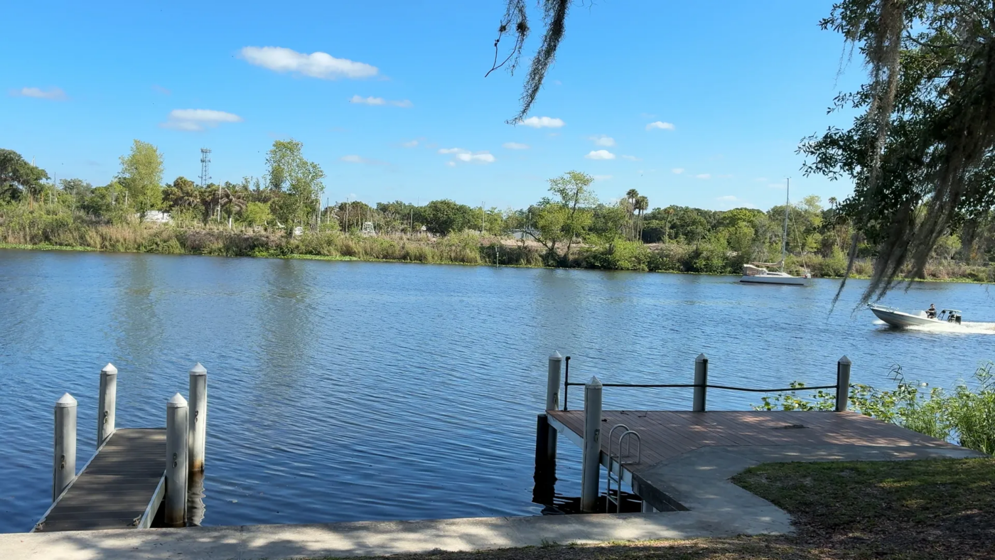 Beautiful neighborhood view in LaBelle, Florida - Ideal location for family homes